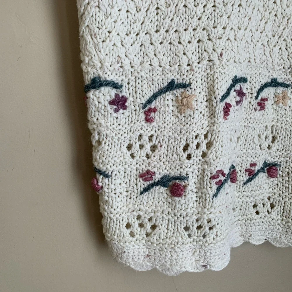 VINTAGE Needles & Yarn KNITTED Women’s Sweater Cottagecore Embroidered Floral S